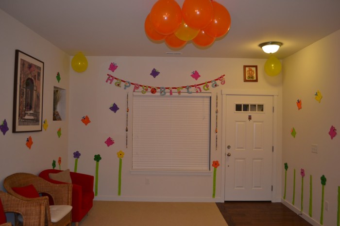 How to decorate birthday room simple