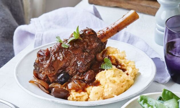 How to Cook Lamb Shanks Greek Style A Delicious Recipe for Your Next Meal