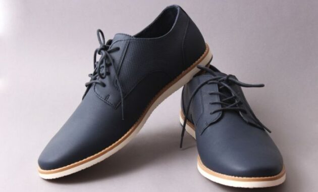 Mens Casual Dress Shoes to Wear with Jeans Elevate Your Style